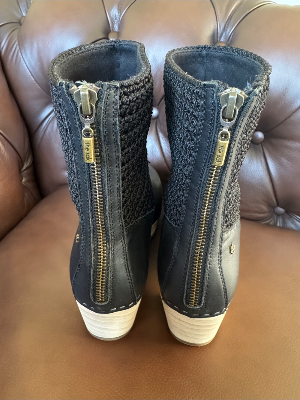Worn once The Sak Women's Black Leather & Knit Ankle Booties Wood Clog Bottom - Picture 4 of 11